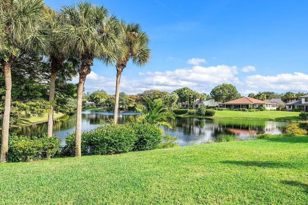 18 Bristol Lane Boynton Beach FL 33436