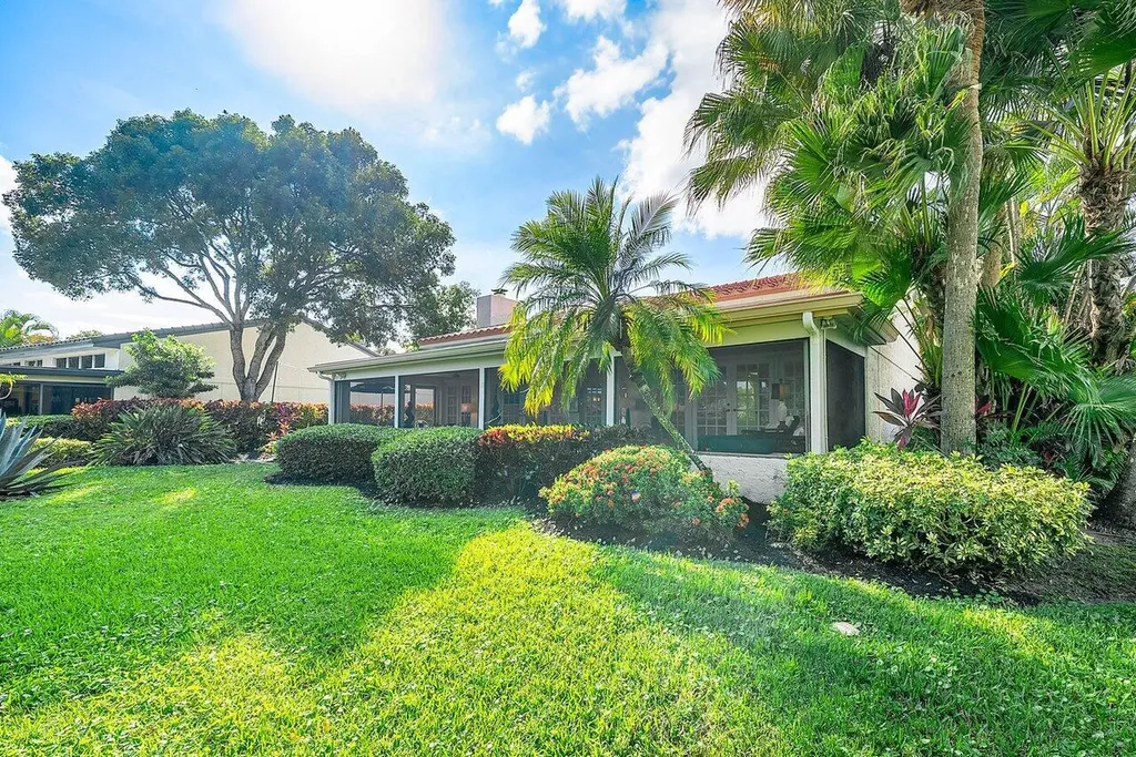 18 Bristol Lane Boynton Beach FL 33436
