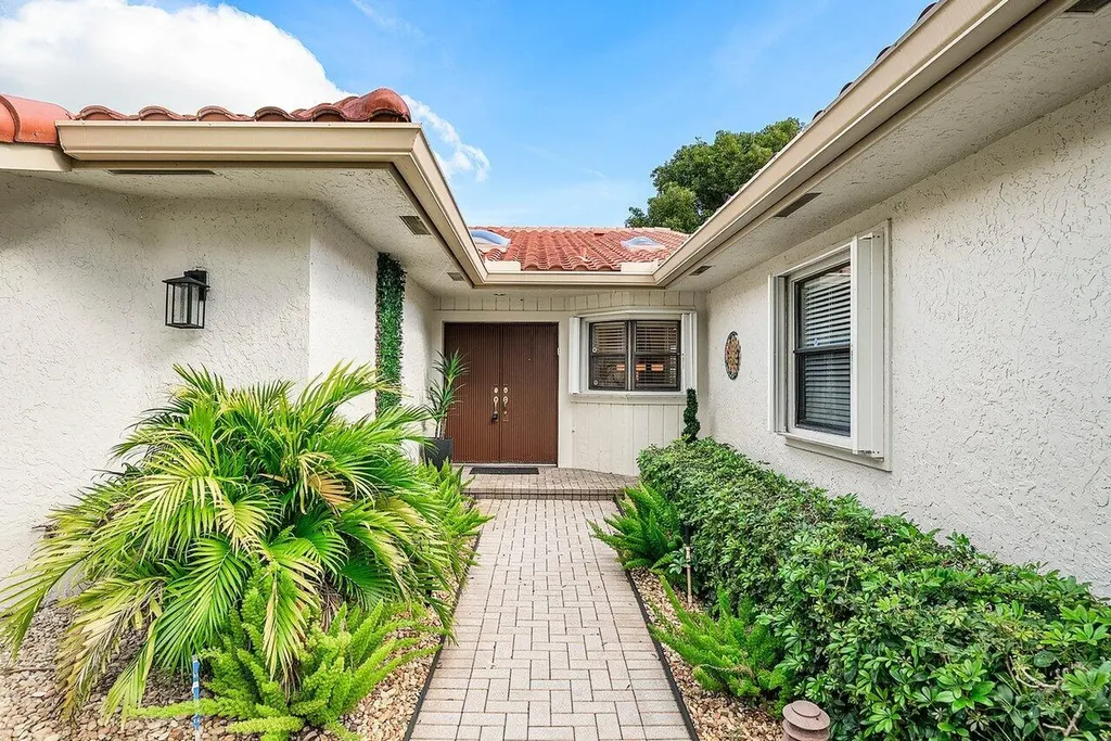 18 Bristol Lane Boynton Beach FL 33436