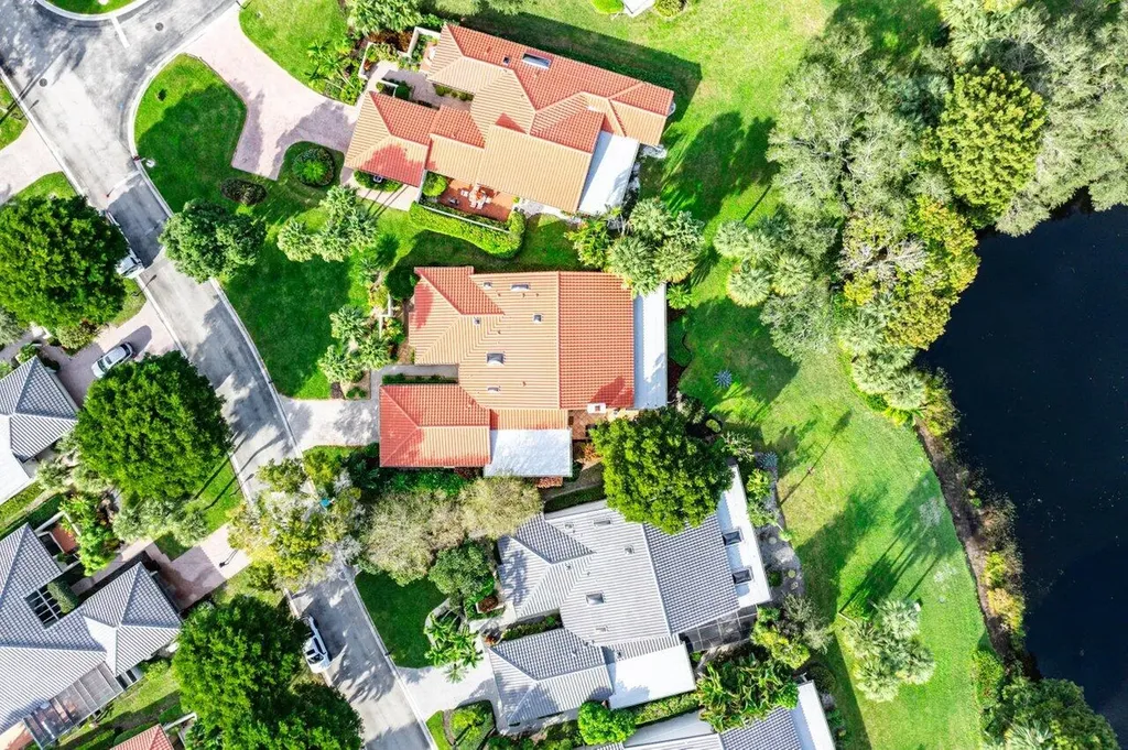 18 Bristol Lane Boynton Beach FL 33436
