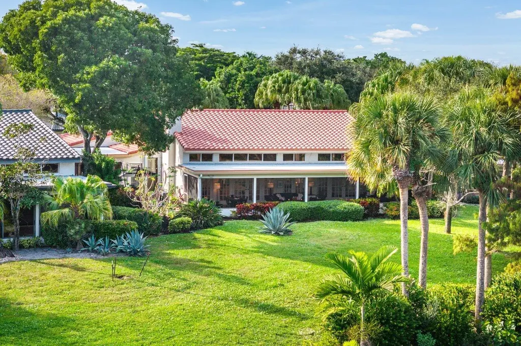 18 Bristol Lane Boynton Beach FL 33436