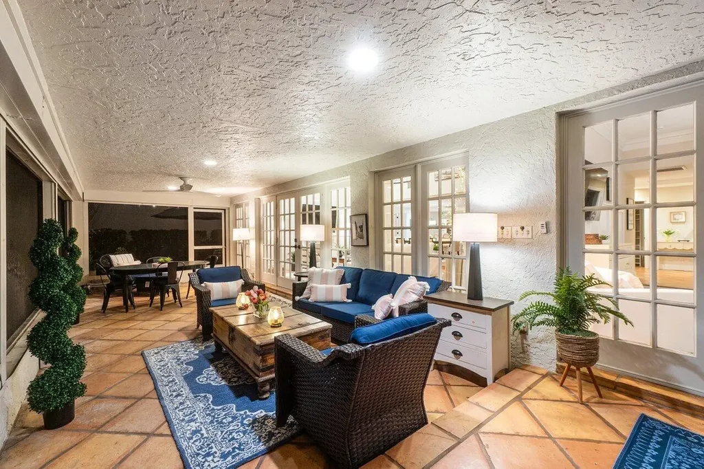 18 Bristol Lane Boynton Beach FL 33436