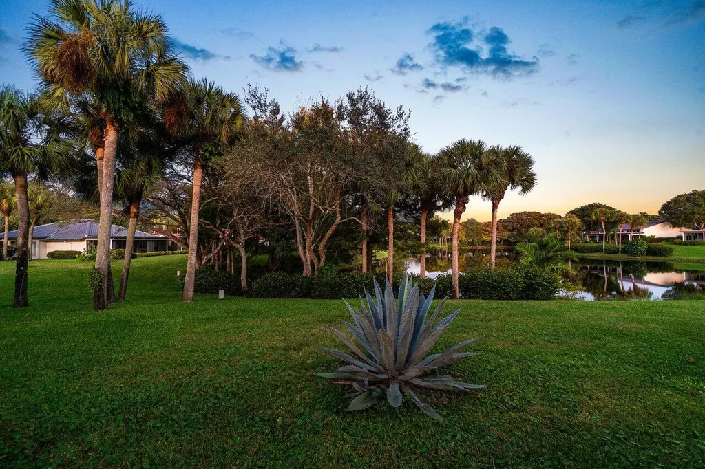 18 Bristol Lane Boynton Beach FL 33436