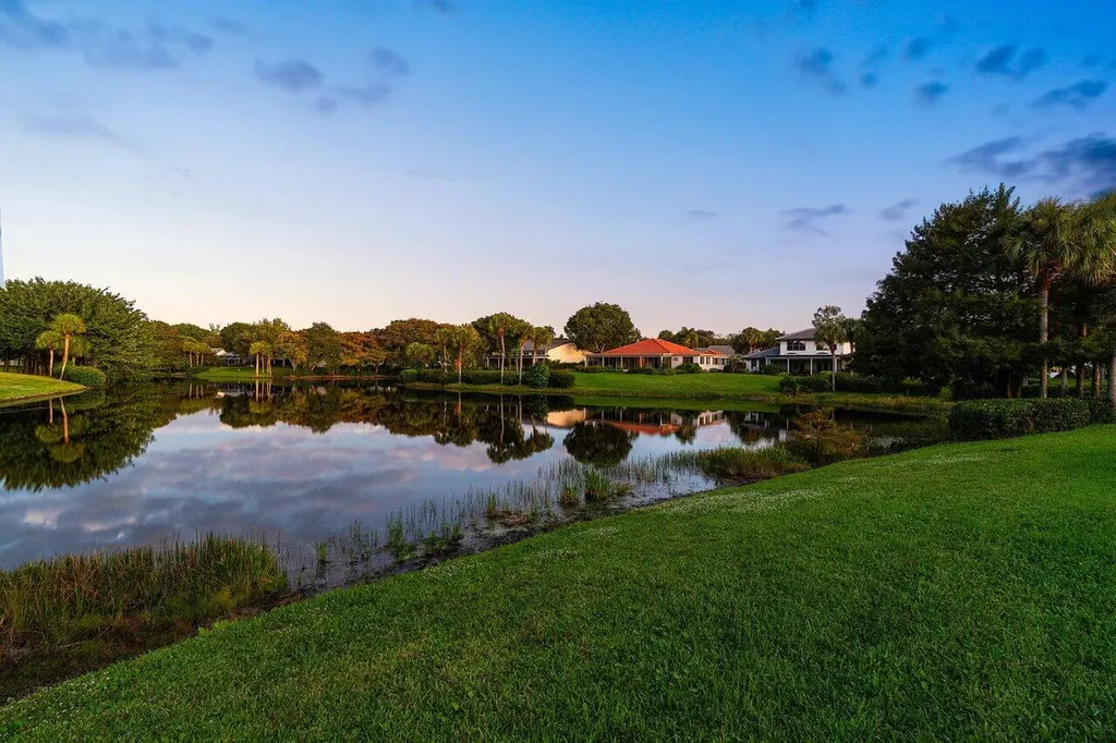 18 Bristol Lane Boynton Beach FL 33436