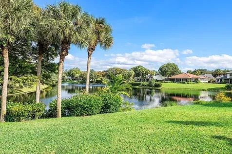 18 Bristol Lane Boynton Beach FL 33436