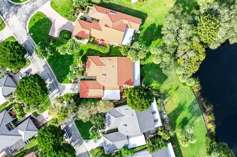 18 Bristol Lane Boynton Beach FL 33436