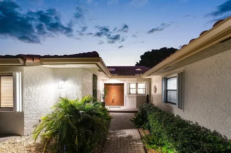 18 Bristol Lane Boynton Beach FL 33436