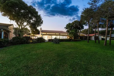 18 Bristol Lane Boynton Beach FL 33436