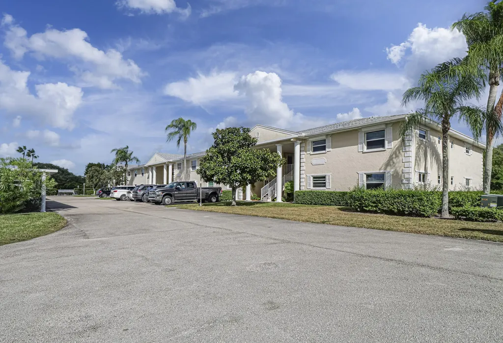 700 Lake Orchid Circle Vero Beach FL 32962