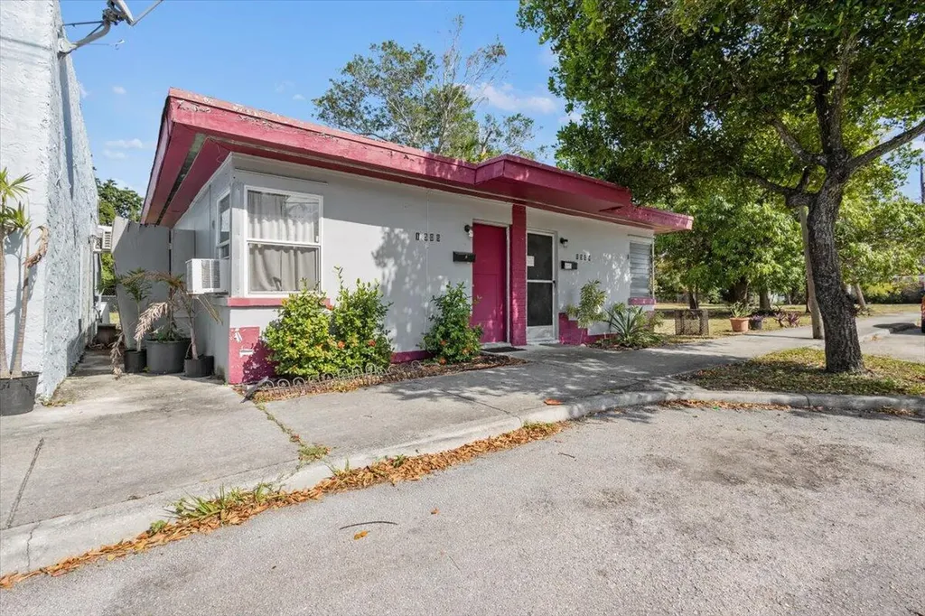 1504 N Sapodilla Avenue N West Palm Beach FL 33401