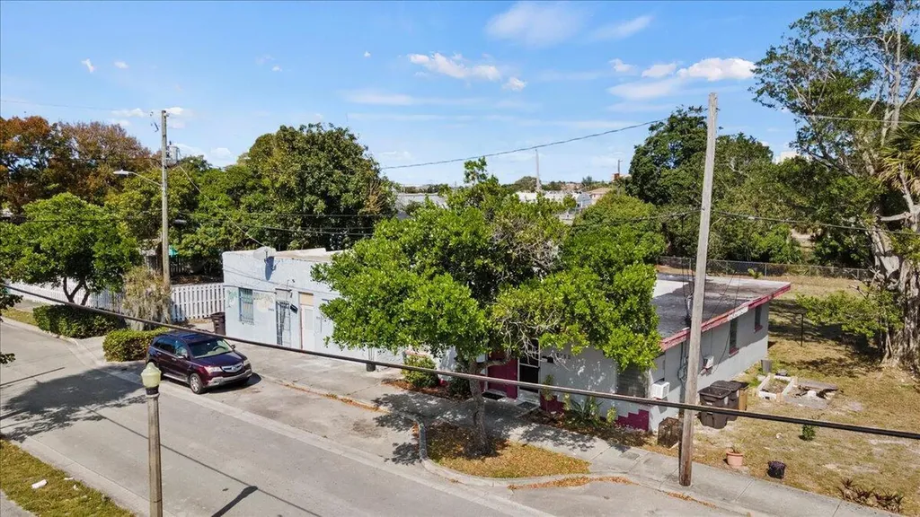 1504 N Sapodilla Avenue N West Palm Beach FL 33401