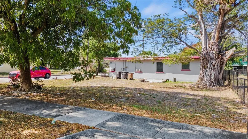 1504 N Sapodilla Avenue N West Palm Beach FL 33401