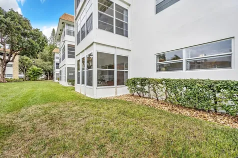 4805 NW 35th Street Lauderdale Lakes FL 33319