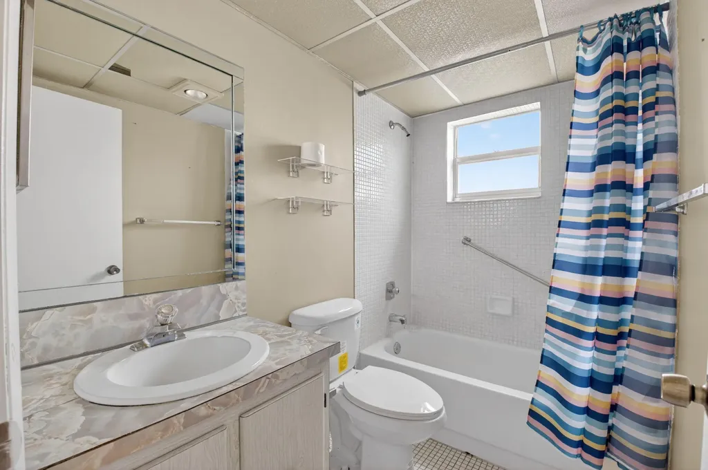 421 Piedmont Delray Beach FL 33484