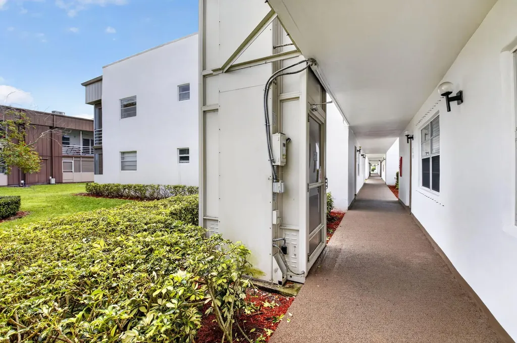 421 Piedmont Delray Beach FL 33484