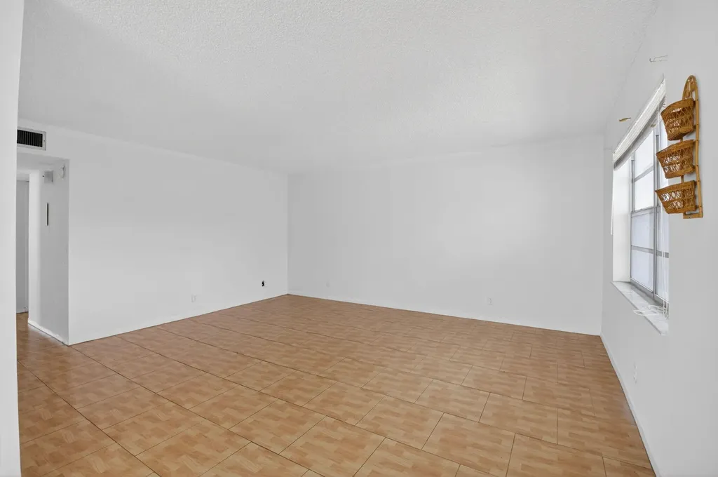 421 Piedmont Delray Beach FL 33484