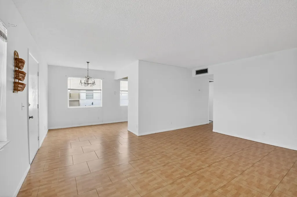 421 Piedmont Delray Beach FL 33484