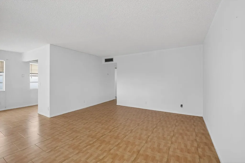 421 Piedmont Delray Beach FL 33484