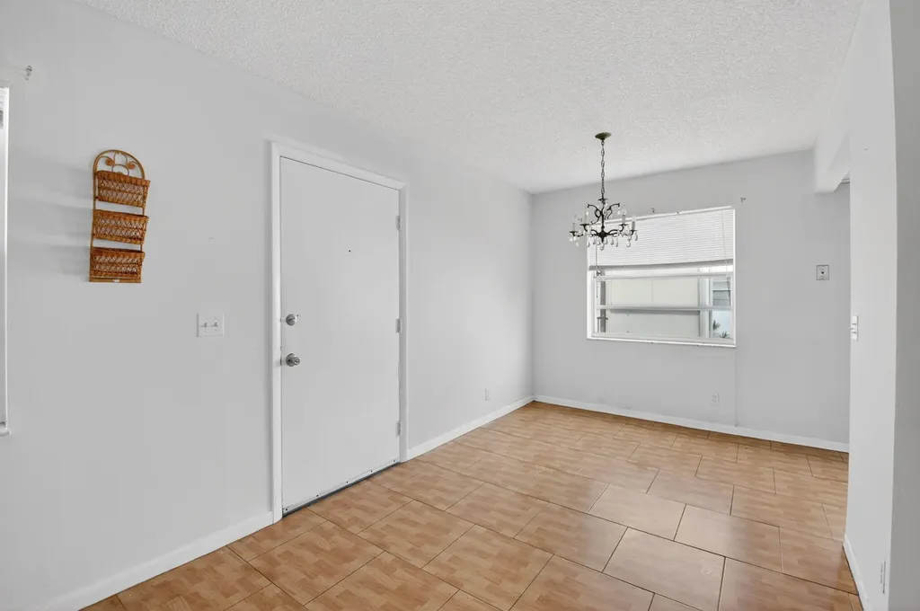 421 Piedmont Delray Beach FL 33484