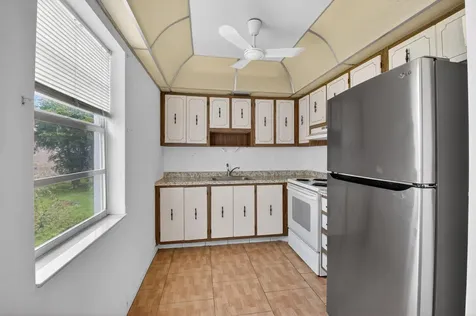 421 Piedmont Delray Beach FL 33484