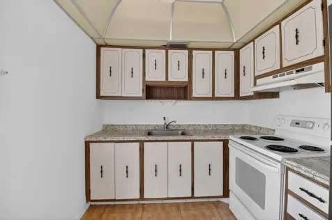 421 Piedmont Delray Beach FL 33484