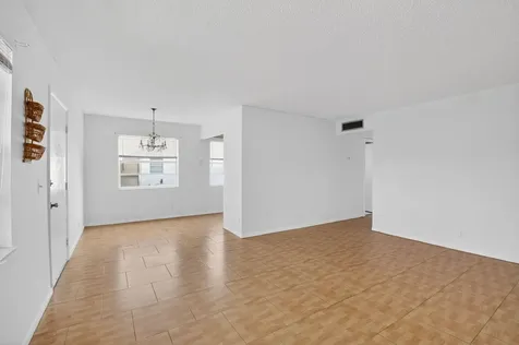 421 Piedmont Delray Beach FL 33484