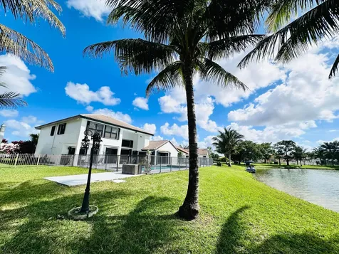 6695 Lake Loran Way Greenacres FL 33467