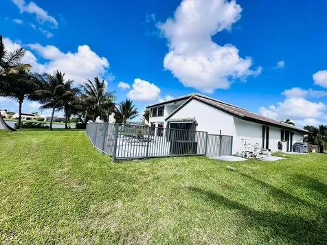 6695 Lake Loran Way Greenacres FL 33467