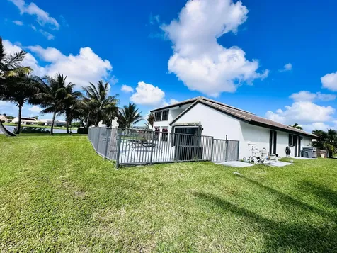 6695 Lake Loran Way Greenacres FL 33467