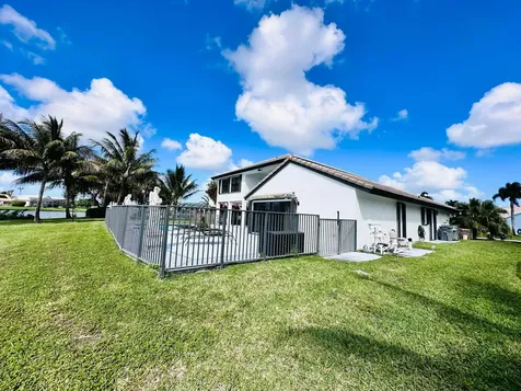 6695 Lake Loran Way Greenacres FL 33467