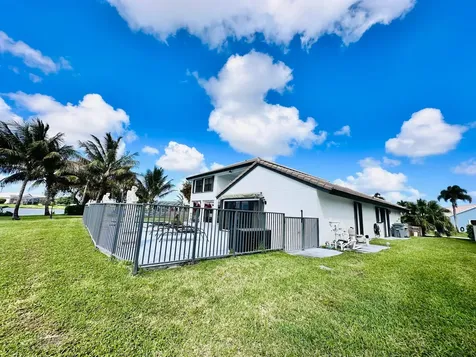 6695 Lake Loran Way Greenacres FL 33467
