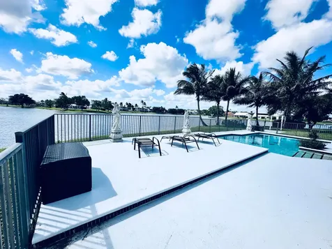6695 Lake Loran Way Greenacres FL 33467