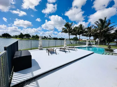 6695 Lake Loran Way Greenacres FL 33467