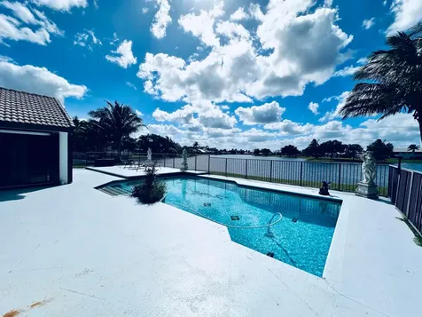 6695 Lake Loran Way Greenacres FL 33467
