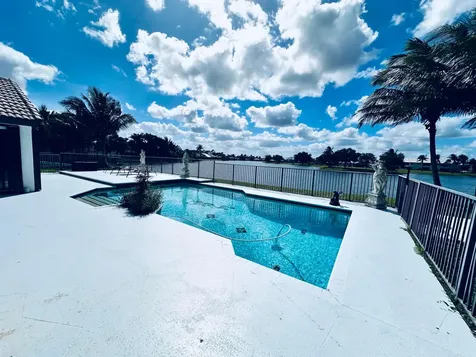 6695 Lake Loran Way Greenacres FL 33467