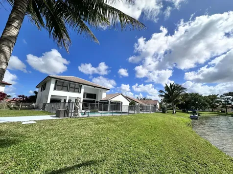 6695 Lake Loran Way Greenacres FL 33467