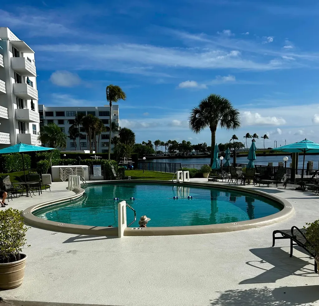 2840 S Ocean Boulevard Palm Beach FL 33480