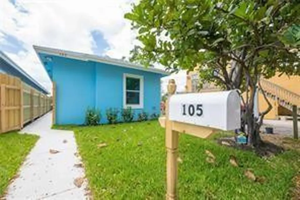 105 S D Street Lake Worth Beach FL 33460