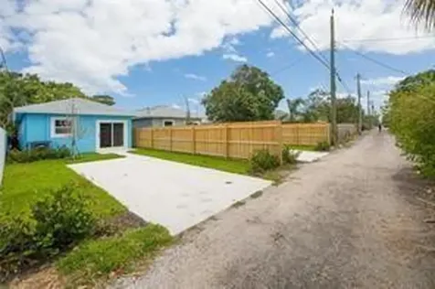 105 S D Street Lake Worth Beach FL 33460
