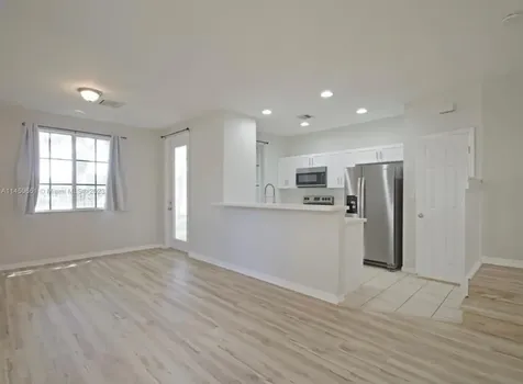 6030 SW 19th Place North Lauderdale FL 33068