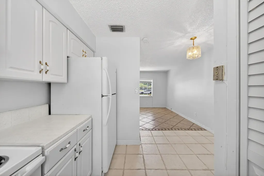 121 NW 56th Court Oakland Park FL 33309