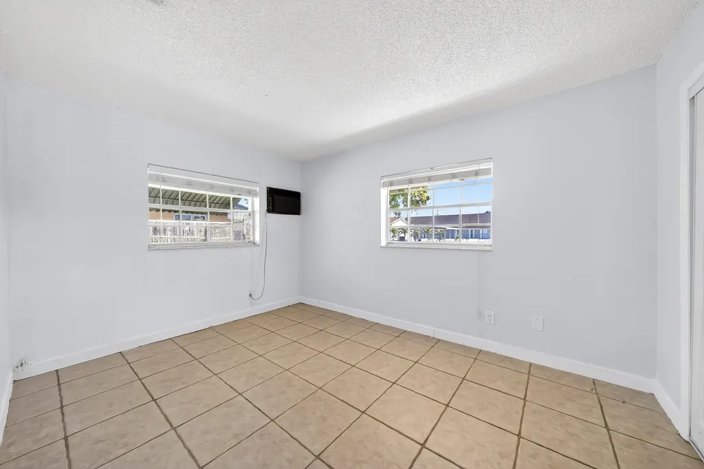 121 NW 56th Court Oakland Park FL 33309