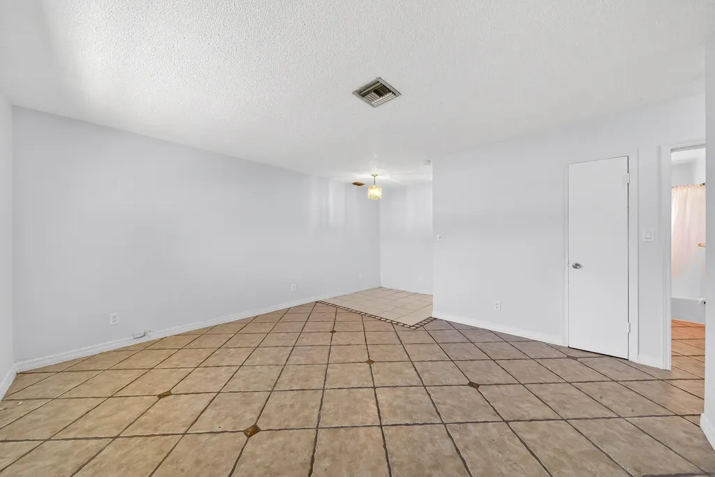 121 NW 56th Court Oakland Park FL 33309