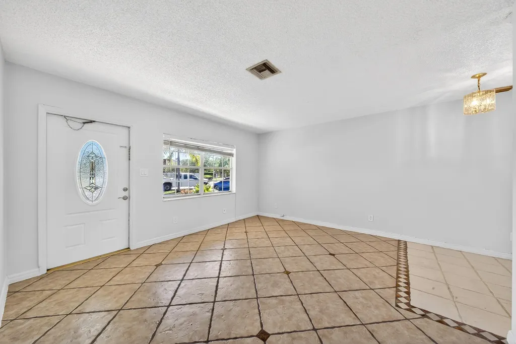 121 NW 56th Court Oakland Park FL 33309