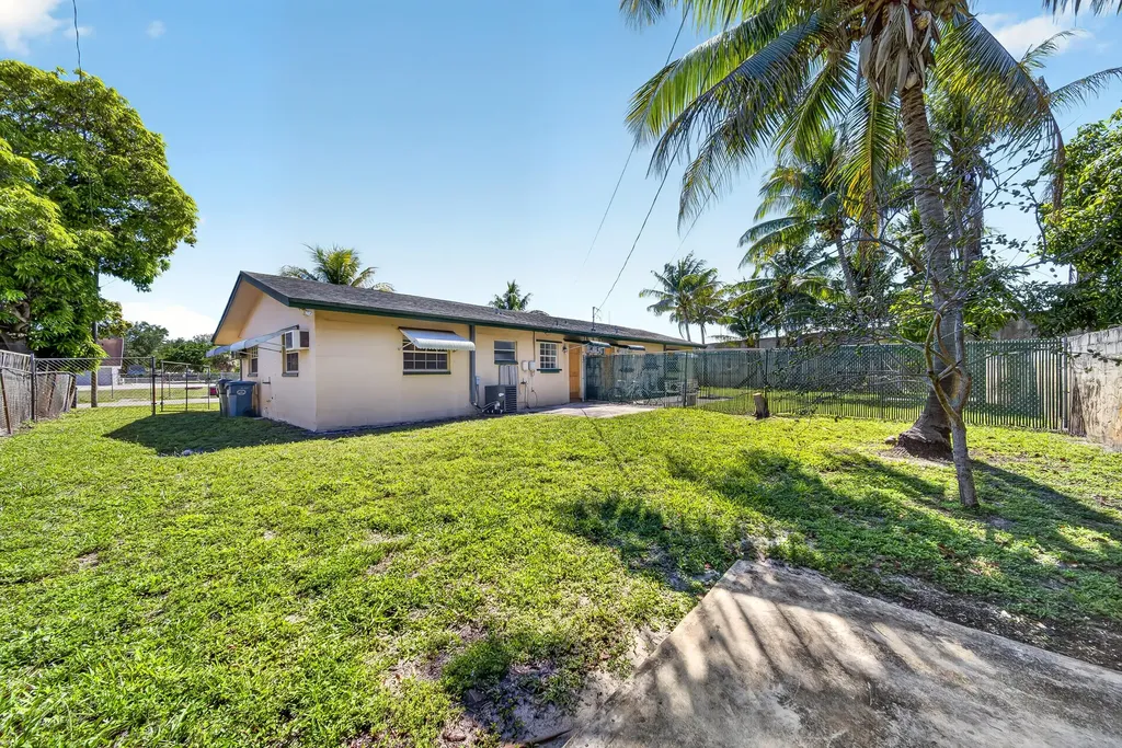 121 NW 56th Court Oakland Park FL 33309