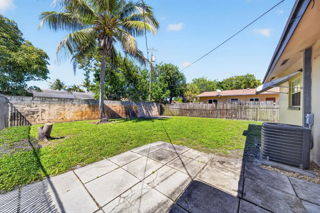 121 NW 56th Court Oakland Park FL 33309