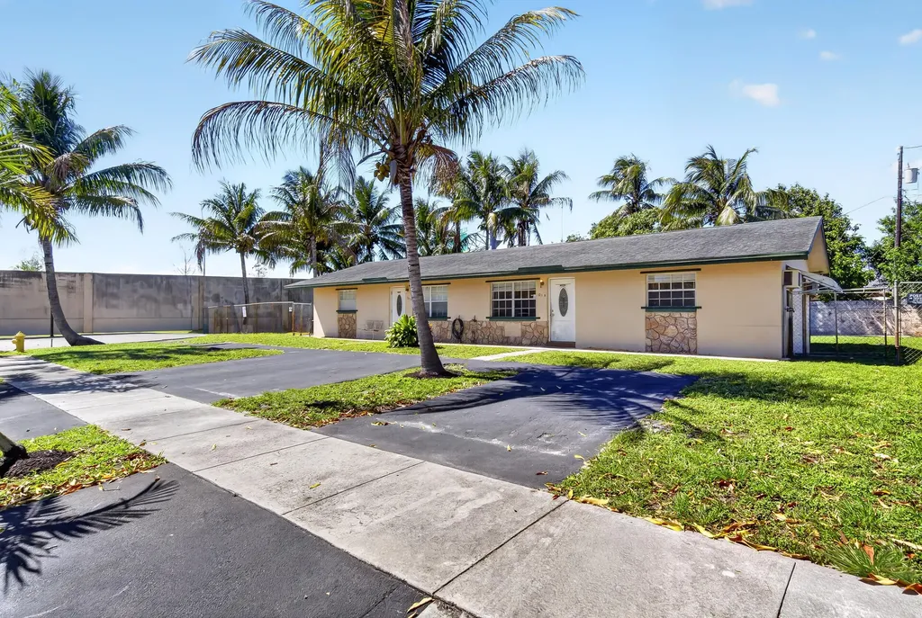 121 NW 56th Court Oakland Park FL 33309