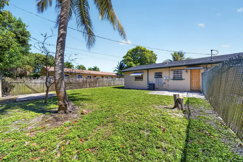 121 NW 56th Court Oakland Park FL 33309