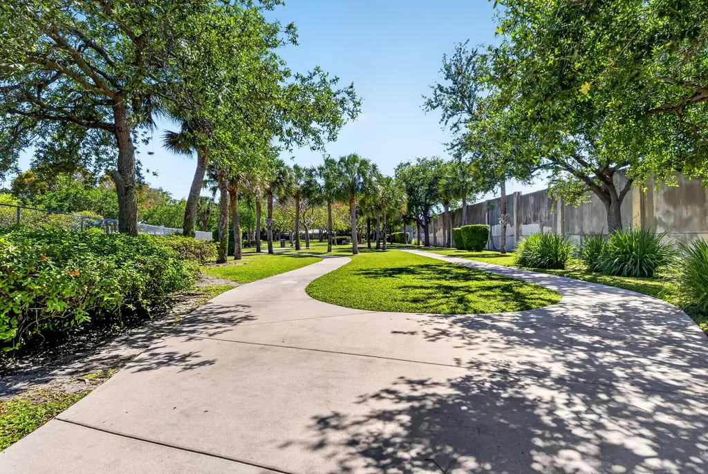 121 NW 56th Court Oakland Park FL 33309