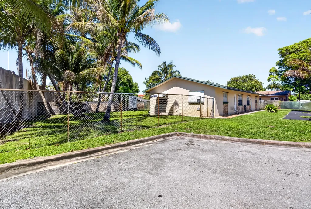 121 NW 56th Court Oakland Park FL 33309